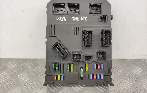 Peugeot 407 Fuse module 9655221180