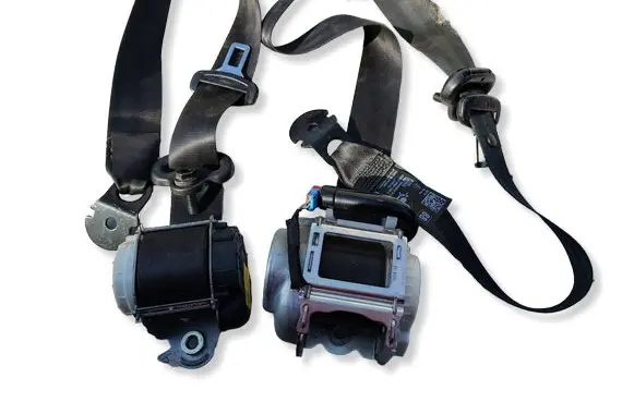 Opel Vivaro Front seatbelt 