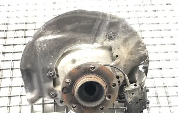 Front wheel hub spindle knuckle