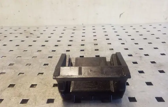 BMW X6 E71 Radiator mount bracket 7533537