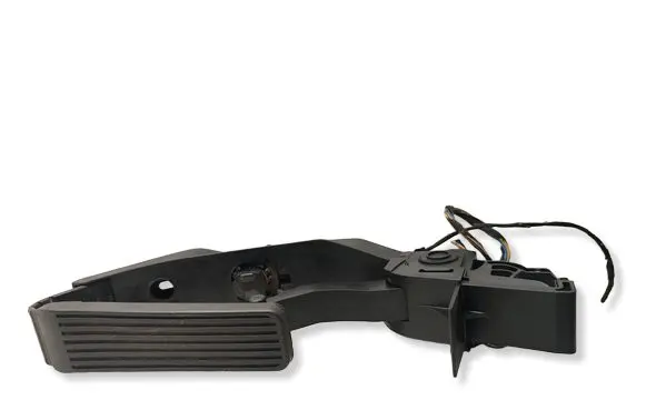 Mercedes-Benz C W203 Accelerator throttle pedal A2033000104 060202