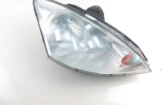 Ford Focus Headlight/headlamp 2M5113W029BE