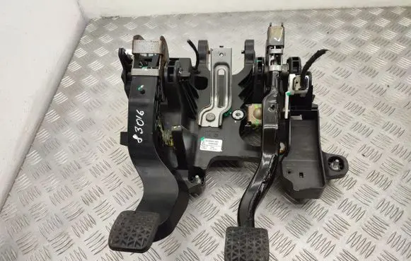 Opel Mokka Pedal assembly 25961292