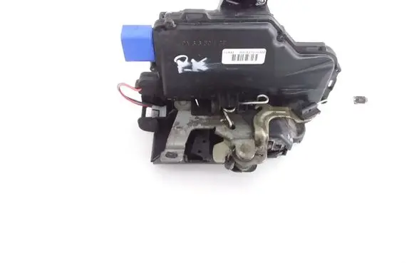 Volkswagen Polo Front door lock 3B1837015AM