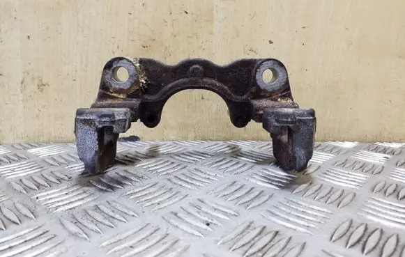 Volkswagen Touareg I Brake caliper pad carrier rear 