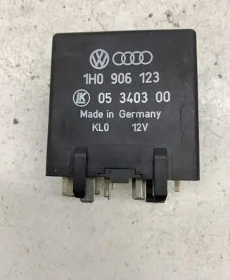 Volkswagen Golf III Other relay 1H0906123 05340300