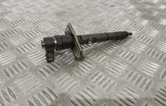 Audi A8 S8 D3 4E Fuel injector 057130277M