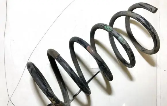 KIA Carens I Front coil spring nenutatyta