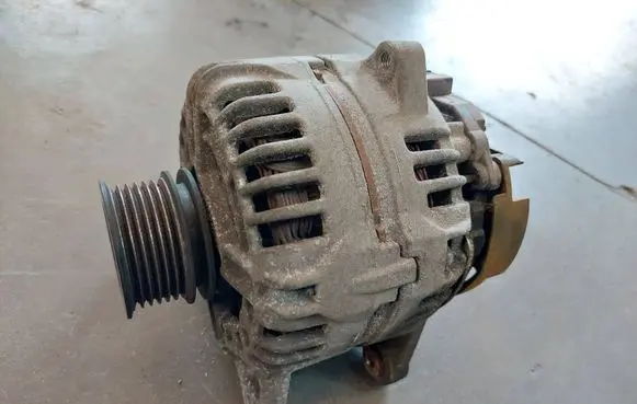 Renault Clio III Generator/alternator 8200323137