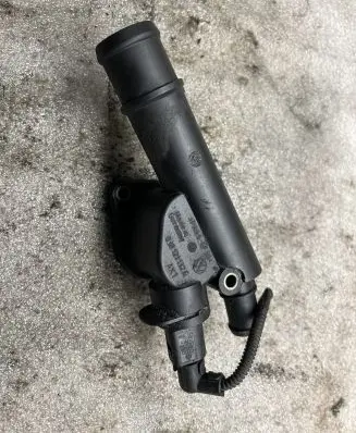 Audi A3 S3 8P Thermostat 038121132G