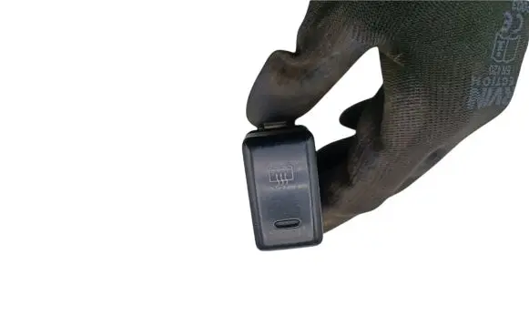 Opel Frontera B Windscreen/window heater switch M18872