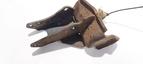 Mitsubishi Carisma Engine mounting bracket