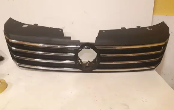 Volkswagen PASSAT B7 USA Front bumper upper radiator grill