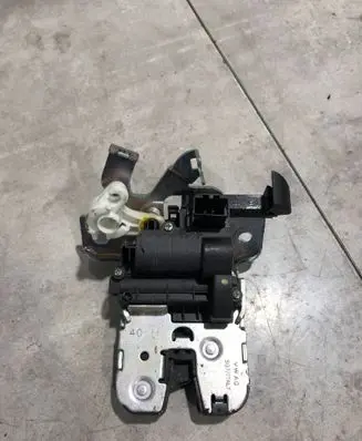 Volkswagen PASSAT B8 Tailgate lock latch 3G0827503C