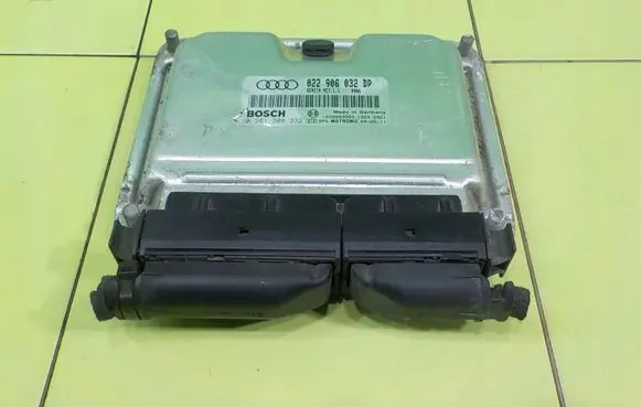 Audi TT Mk1 Engine control unit/module 022906032DP