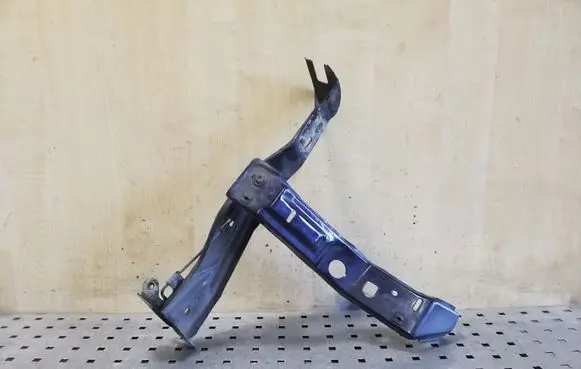Audi A6 S6 C4 4A Radiator mount bracket 4A0805808