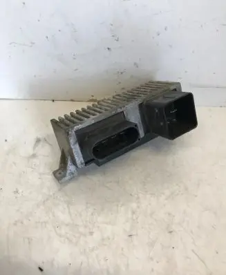 Opel Movano B Glow plug pre-heat relay 8200558438