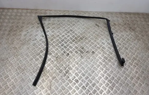 Toyota RAV 4 (XA50) Rubber seal front door window/glass 6815142120