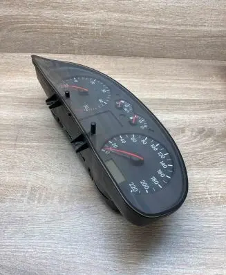 Volkswagen PASSAT B5 Speedometer (instrument cluster) 3B0919861 110008793