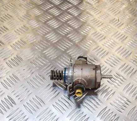 Audi Q3 8U Fuel injection high pressure pump