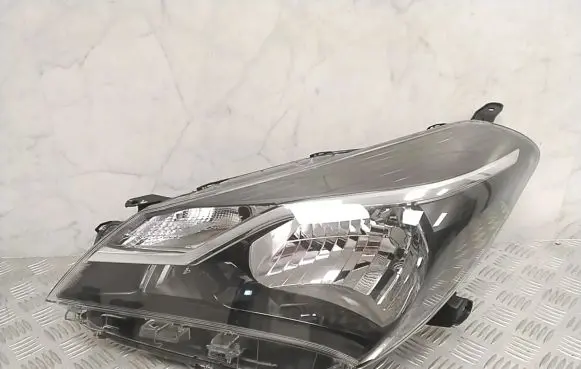 Toyota Yaris Headlight/headlamp