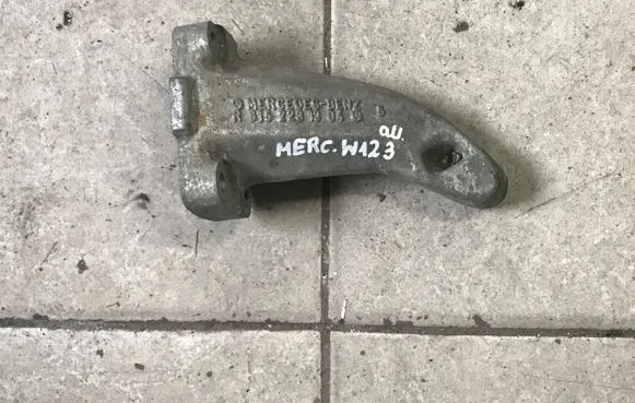 Mercedes-Benz E W123 Engine mounting bracket R6152231304