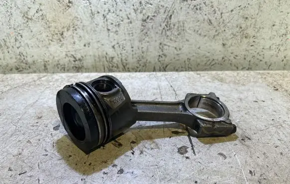 Renault Megane III Piston with connecting rod 