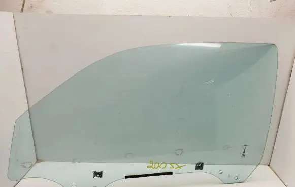 Nissan 200 SX Front door window glass four-door 43R00035 DOT20 M275