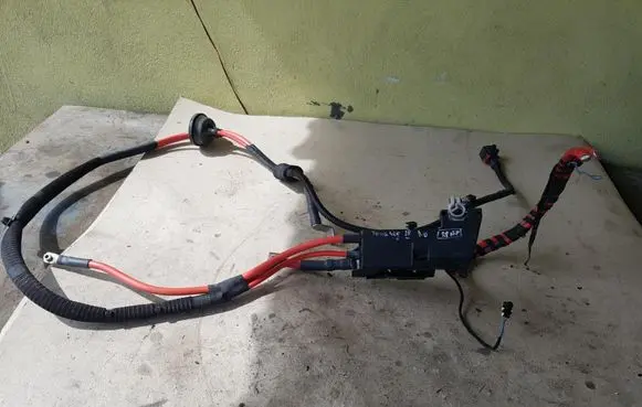 Volkswagen Touareg III Battery relay fuse 4N0915459A