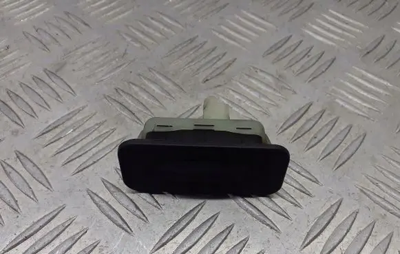 Renault Clio III Tailgate/boot open switch button 8200365515