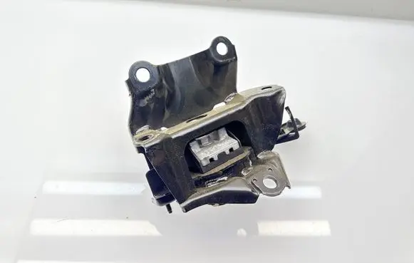 Engine mount bracket
