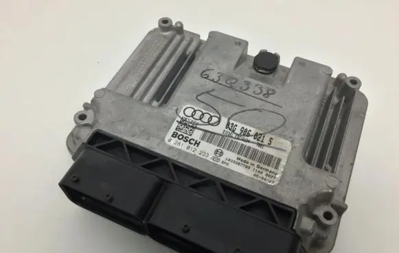 Volkswagen Golf V Engine control unit/module 03G906021S 0281012233