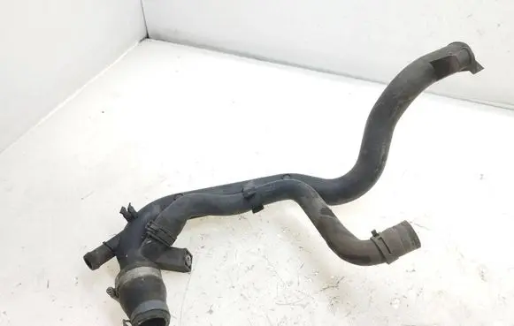Engine coolant pipe/hose