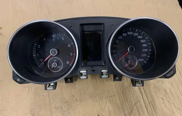 Volkswagen Golf VI Speedometer (instrument cluster) 5K0920861 VDD02403 1019010200
