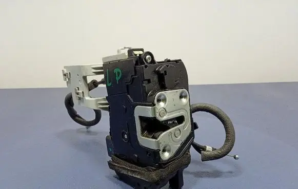 KIA Sportage Front door lock 813103U000