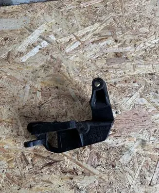 Opel Zafira A Engine mounting bracket 90538558