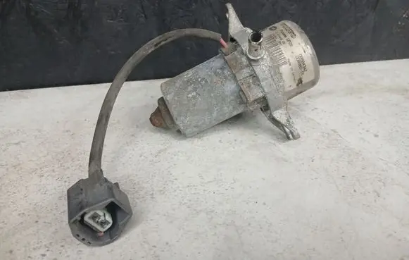 Volvo V50 Vacuum pump 08684342