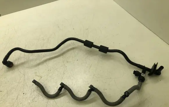 Nissan X-Trail T32 Fuel injector supply line/pipe 