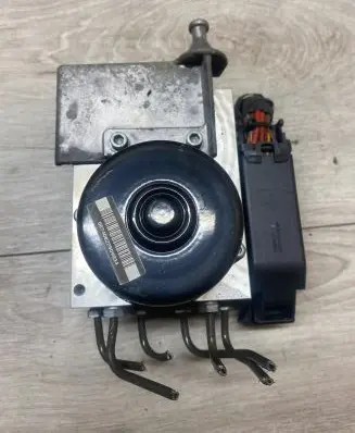 Mercedes-Benz C W203 ABS Pump A0044313012 0425158528 102640386