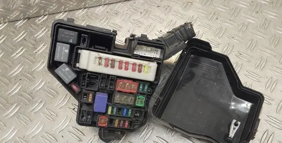 Toyota Yaris Fuse box set 821110UG20D