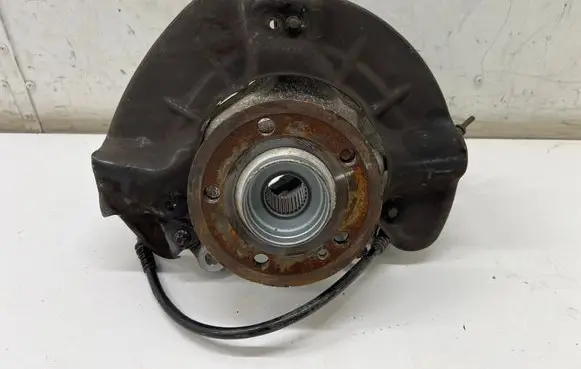 Front wheel hub