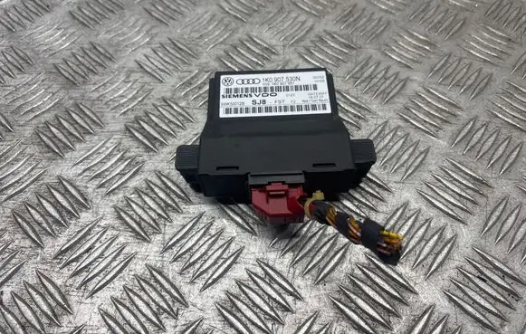 Volkswagen Golf V Gateway control module 1K0907530N