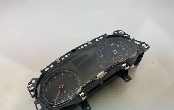 Volkswagen Golf VII Speedometer (instrument cluster) 5G1920740B