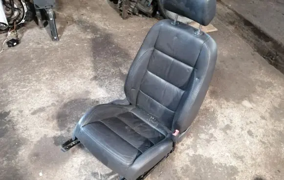 Volkswagen Golf V Front passenger seat 