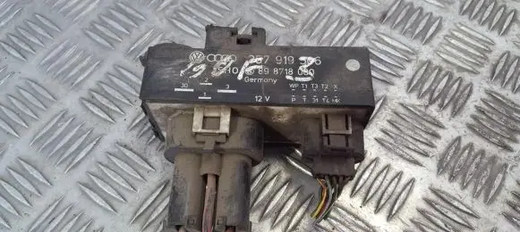 Volkswagen Golf III Coolant fan relay 357919506 898718000