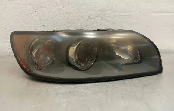 Volvo V50 Headlight/headlamp 30678913