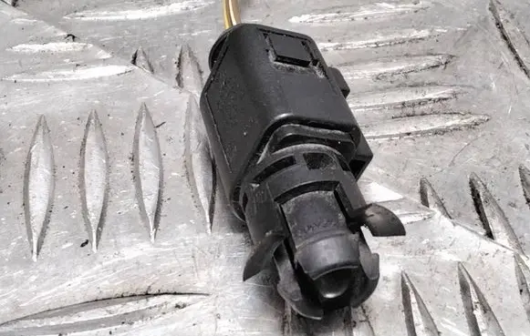 Volkswagen Polo IV 9N3 Outside/exterior temperature sensor 9379A 1J09