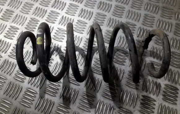 Toyota Auris 150 Rear coil spring