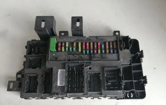 Ford Mustang VI Fuse module FR3T15604BJ FR3T15604
