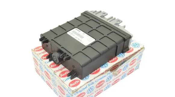 Volkswagen Golf III Engine control unit/module 1H0907311L 0261203318 0261203319